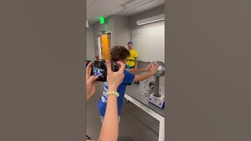 Learning about static electricity during science camp ⚡️#science #scienceexperiment #college