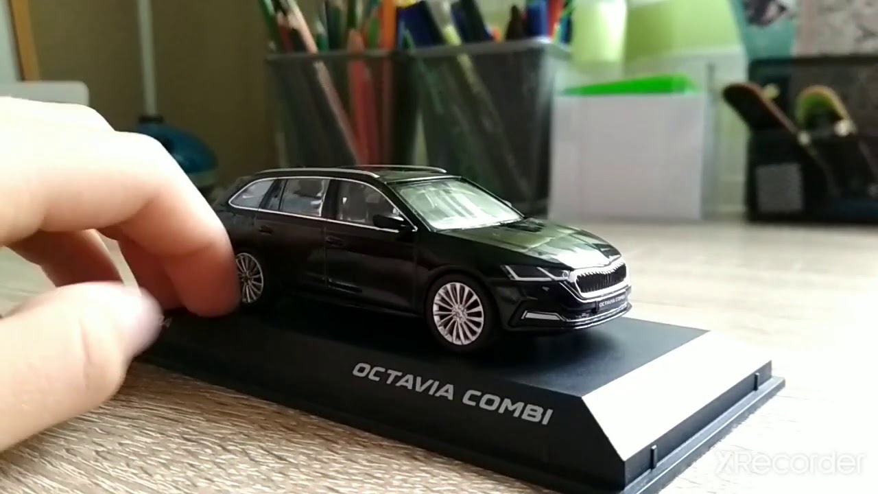 A8 1:43 red SKODA Octavia RS Combi IV