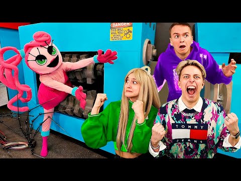 Poppy Playtime в Реальной Жизни — Мама Длинные Ноги ** поймали в ловушку **