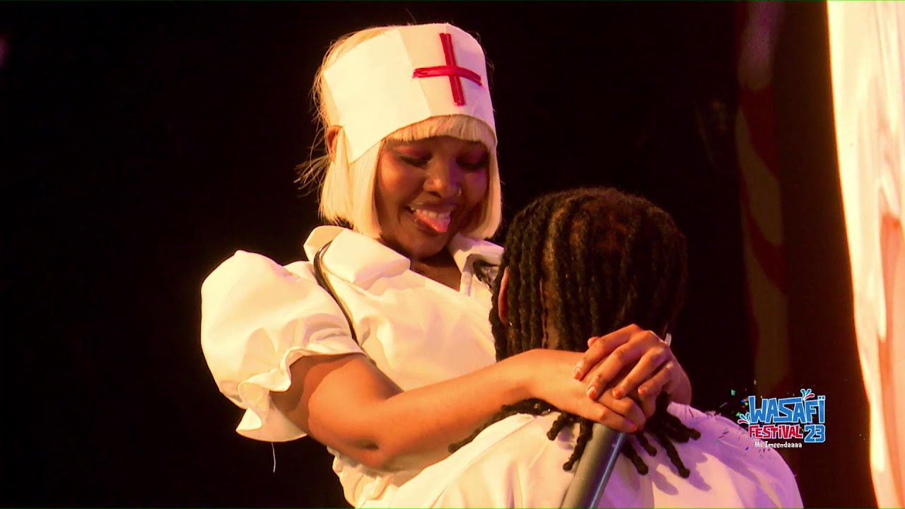 MGONJWA (DIAMOND) NA DAKTARI WAKE (ZUCHU) WAKIPEANA TIBA STEJINI ARUSHA - WASAFI FESTIVAL 2023