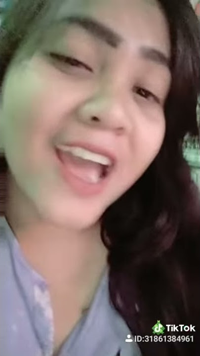 Lagi asyik bikin Tik Tok,,,,eccchhh ada yang nongol