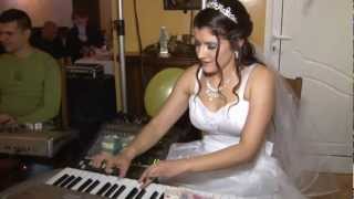 Video thumbnail of "Mlada na svadbi svira gajde - Jasmina Ristic"