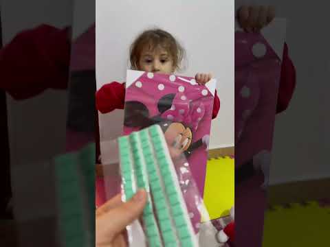 لولو علقت لوحة ميكي ماوس بغرفتها فرحت كتير 