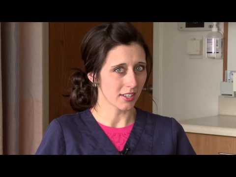 Videó: A gyomorrángás a terhesség jele?