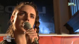 Miniatura de vídeo de "Mø - 'Never Wanna Know' live @ 3voor12 Radio Eurosonic 2014"