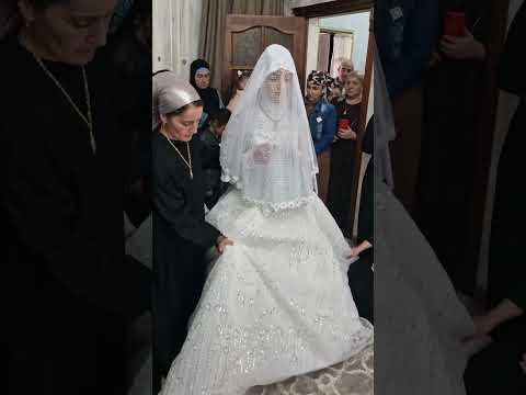 شوفوا العروس كيف استقبلت أهل العريس