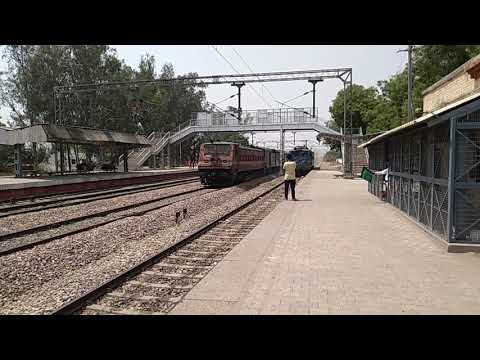 12398 Mahabodhi SF Express Rampages through Wair and Overtakes a Light Kanpur WAG7