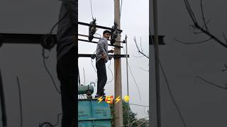 विद्युत बिजली कार्य करते हुए लाइनमैन #Shorts #Trending #Viral #Video #Ramsinghlineman