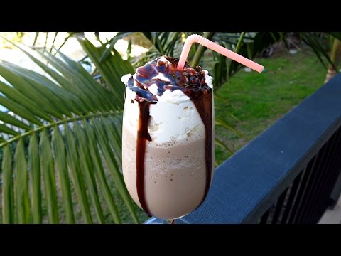 HOW TO MAKE A MOCHA FRAPPE