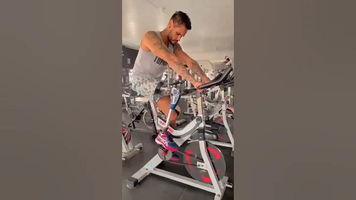 Joelho 3R80 Ottobock em bicicleta pedalando - Ciborg