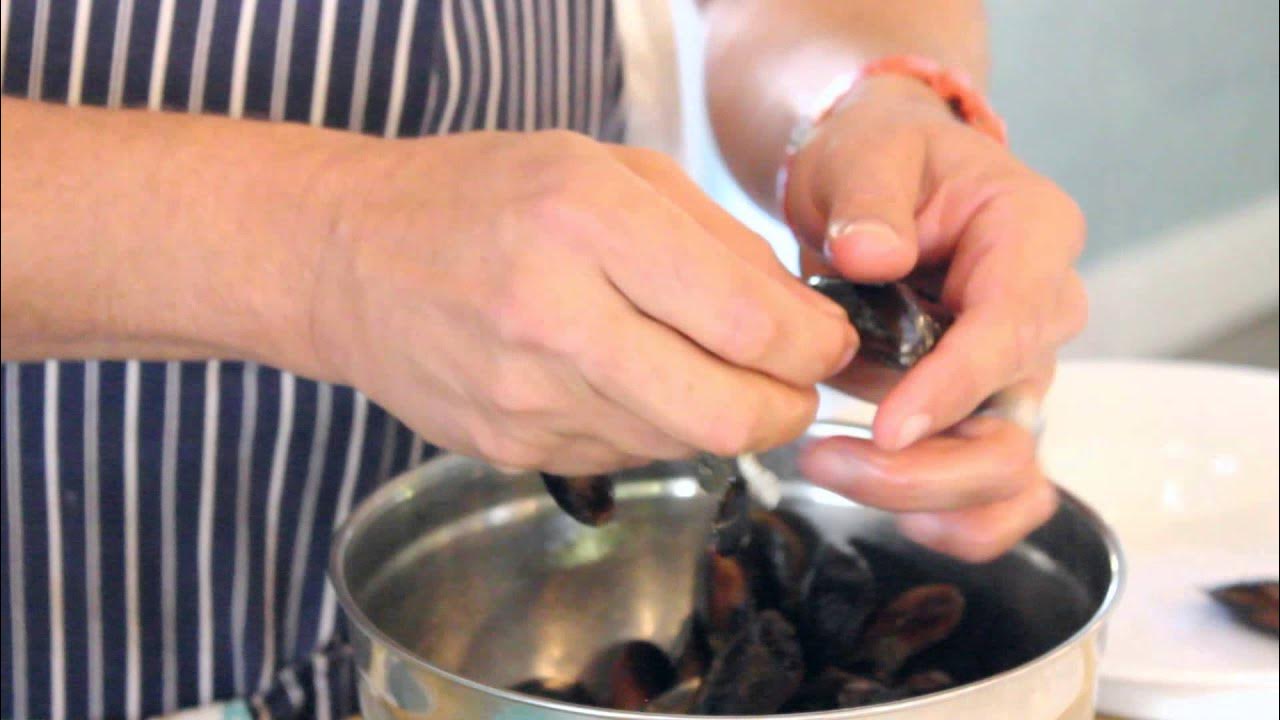 How to debeard, clean and prepare mussels Franck Dangereux YouTube
