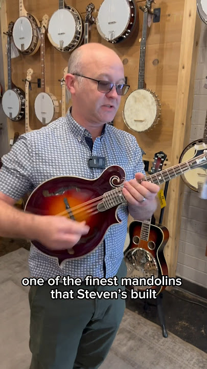 We’re LOVING this Hinde Custom F-Style Mandolin! #mandolin #mandolinmonday #hindemandolin
