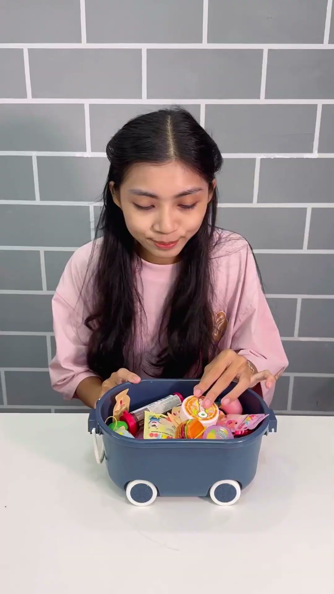 Su Hao comedy: Candy vs Dog ?