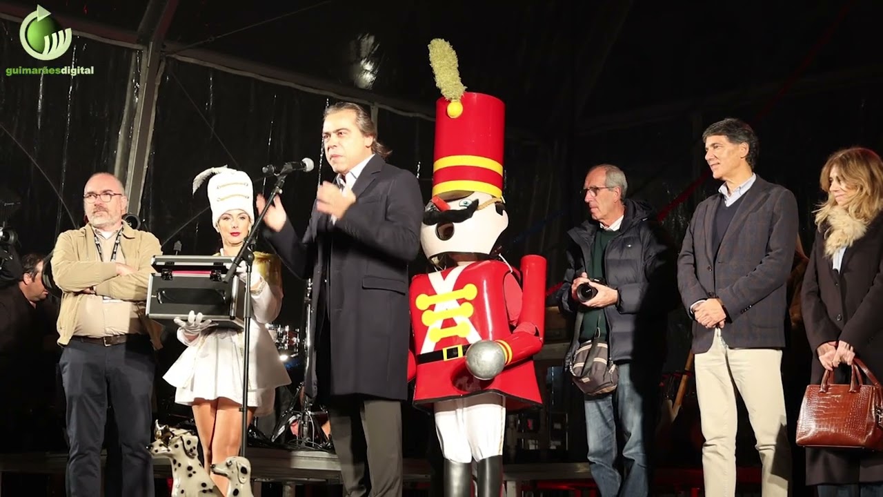 Multidão encheu Largo do Toural para sentir a magia do Natal