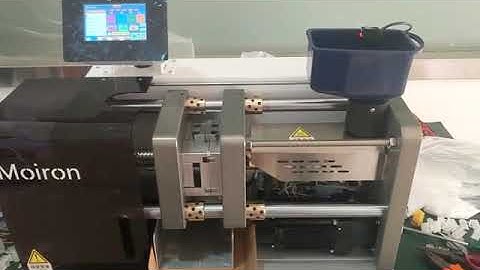 Plastic injection moulding machine working video