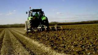 Préparation de terre pour les semis d'orge de printemps dans la plaine Marnaise