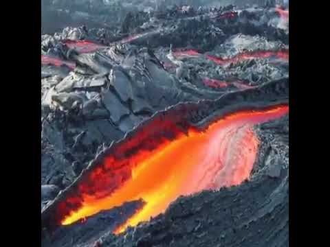 Video: La Lava Calda Scorre Nelle Vene
