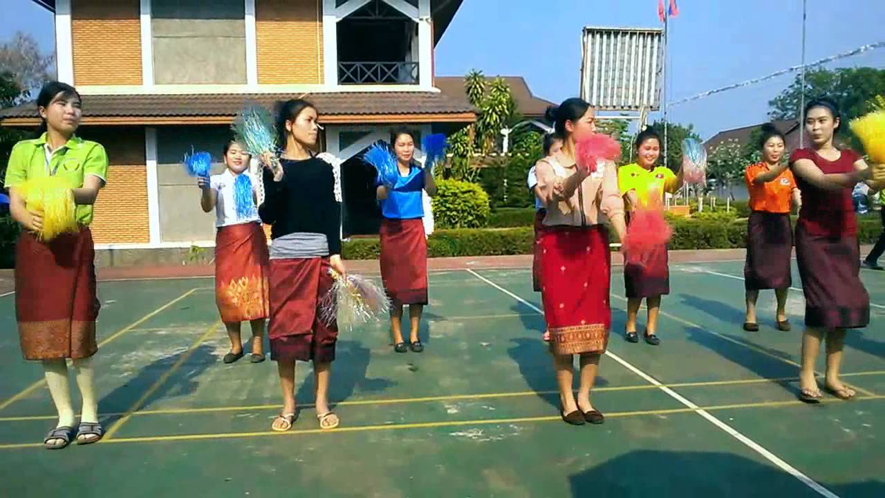 Nkauj hmoob thiab nkauj nplog ua las voos lom zem