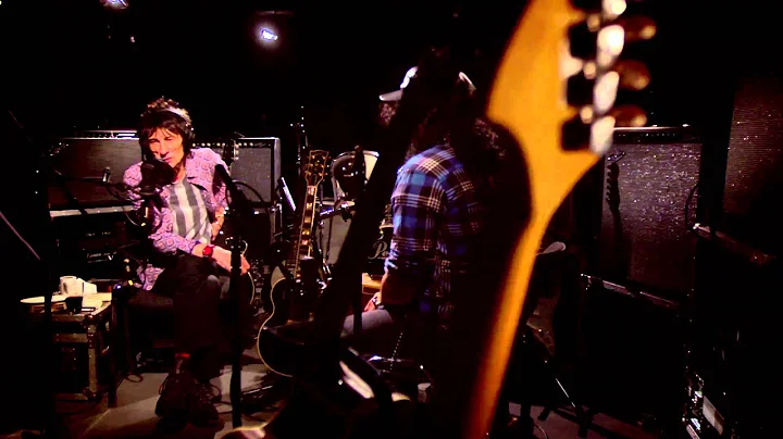Ronnie Wood and Slash discuss the Jeff Beck Group