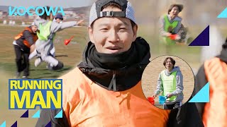 LOL Kim Jong Kook's defense is beyond imagination... 🤣🤣 | Running Man E647 | KOCOWA  | [ENG SUB]