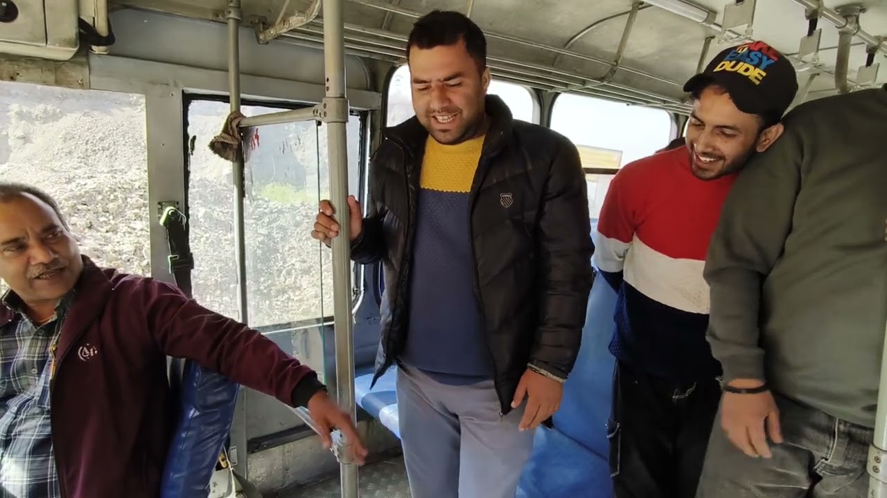 आज बस की ब्रेक फेल की गई और फिर चलती बस को देखिए कैसे अनुदेशक नरेश ठाकुर ने रोका