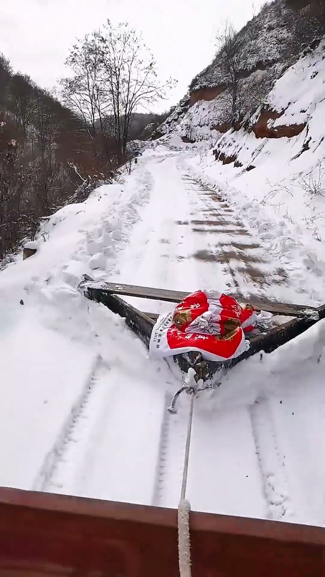 Snow mountain road cleaning process- Good tools and machinery make work easy