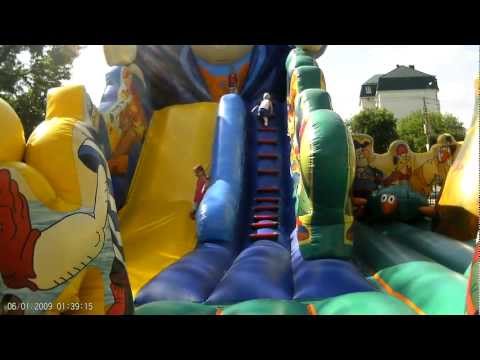 Надувной батут и моя дочька.
