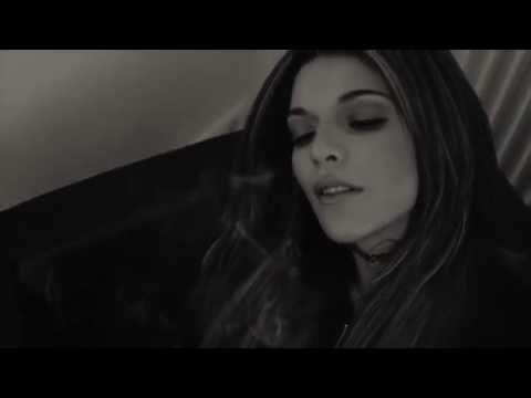 Youtube: Alyssa Bass – Anarchie (cover SCH )