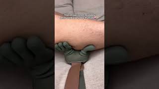 It’s like having my own personal masseur at home!🤩#massager #backpain #relax #massagemachine