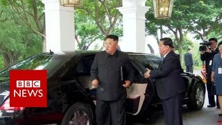 Trump Kim summit: Kim arrives at the hotel - BBC News
