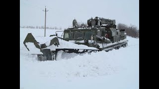 Танк БАТ-2 гребёт снег! BAT-2 tank rowing snow