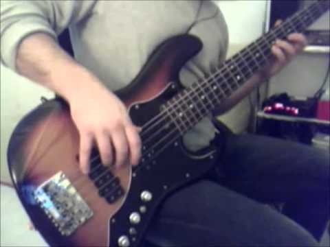 Funky bass groove with Fender Roscoe Beck 5 [John East Preamp]