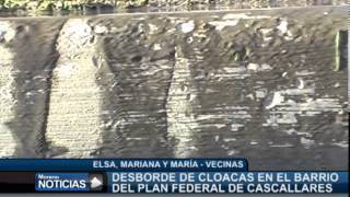 Desborde de cloacas en el barrio del plan federal de Cascallares Elsa, Mariana y María
