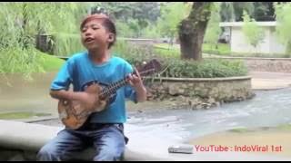 Pengamen Jalanan Nyanyi Lagu Kritik Pemerintahan Indonesia