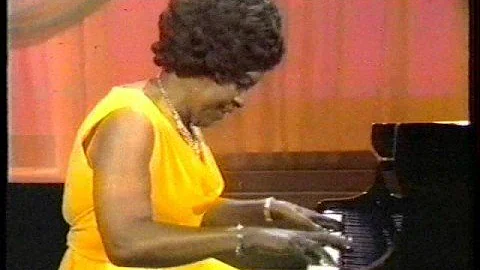 Winifred Atwell Plays "The Black And White Rag" (w...