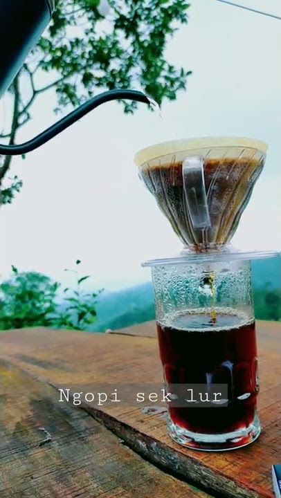 ngopi sambil dengerin lagu