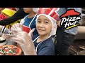 Ziyan Bikin Pizza Sendiri di Pizza Hut