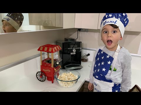 Yusuf yeni popcorn makinemizle mısır patlatıyor😍 Çizgi film partisi yapıyoruz😂