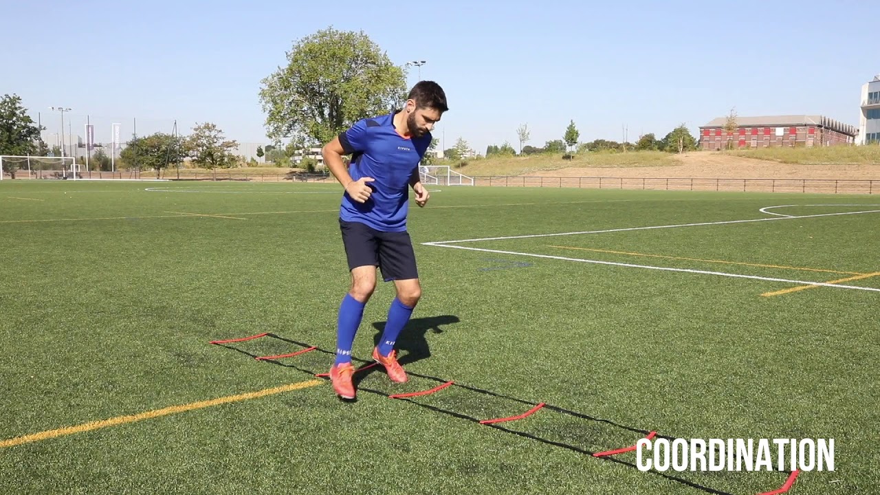 Travaillez votre coordination au football avec l'échelle d'entrainement  Essential Kipsta 