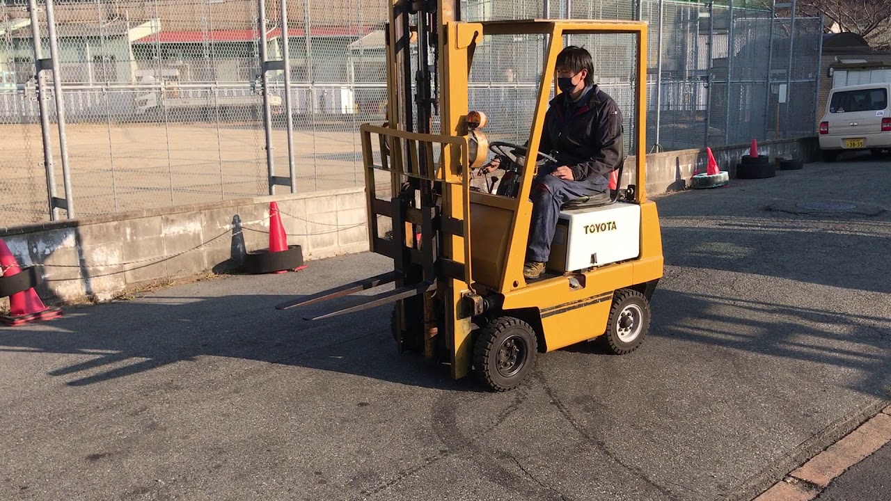 トヨタ 900㎏ ガソリン車 3ⅿマスト 2FGL9 – 中古フォークリフト 株式