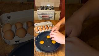 Gordon Ramsay's Scrambled Eggs by @zackdfilms