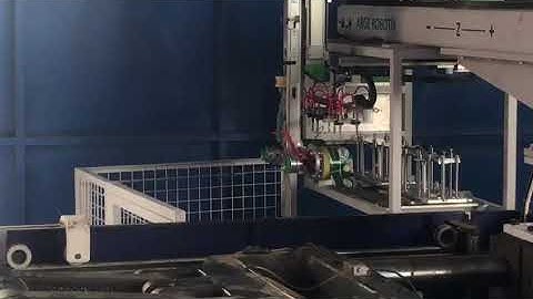 IML Robot Top Entry iml robot 2 cavity 2 liter pails in 6 seconds