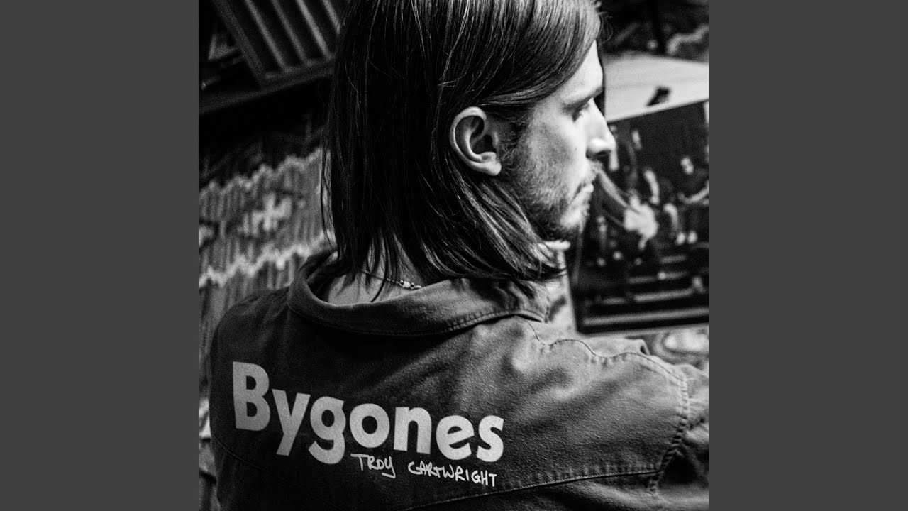 在 YouTube 上观看 Bygones 在 YouTube 上观看 Bygones