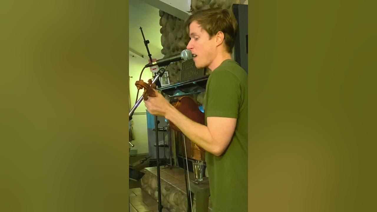 🎶 "End of the Road" – Live at College Club 🎻✨