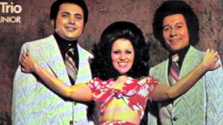 Video thumbnail of "Lily Y El Gran Trio  "Que Te Vas""