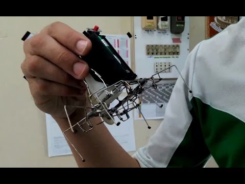 วีดีโอ: วิธีทำหุ่นยนต์จากคลิปหนีบกระดาษ