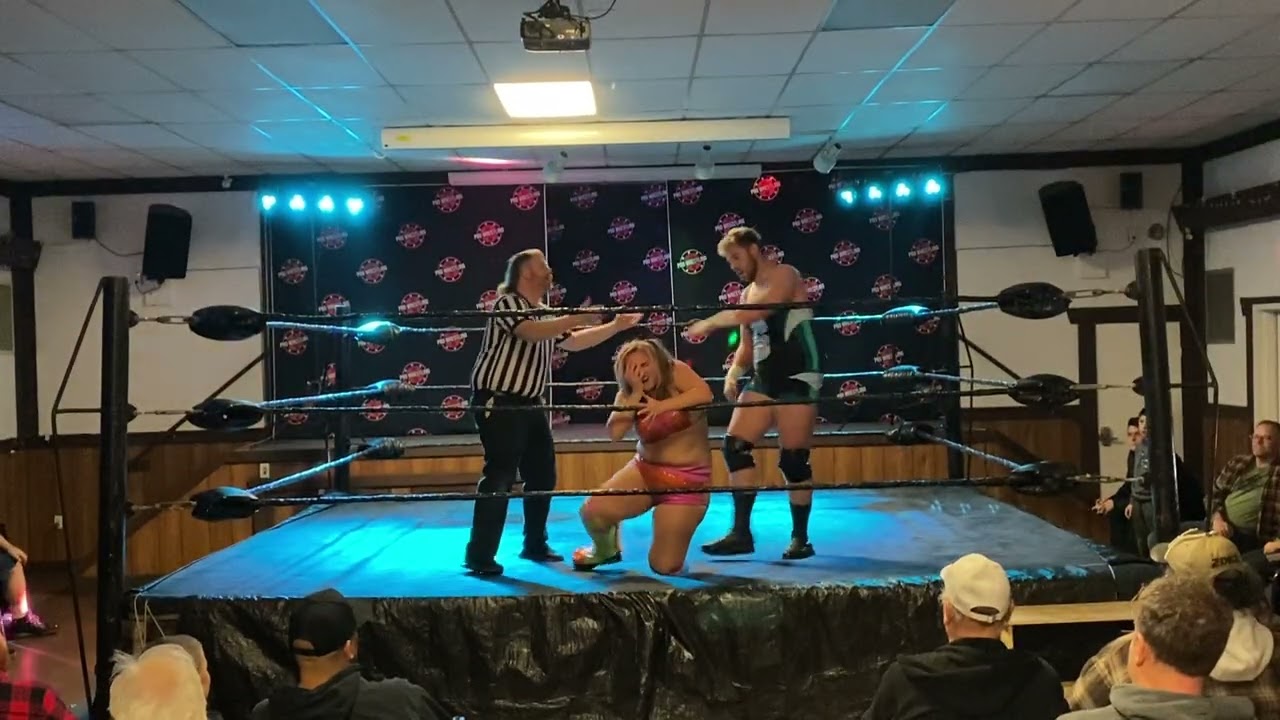 Максвелл Бенсон против Бекки Бич — 8 ноября — Кэмпбелл-Ривер