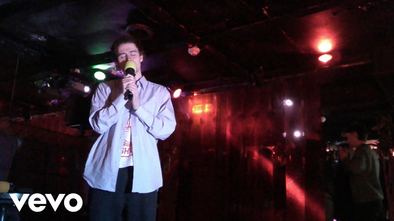 The Itch – Aux Romanticiser: Electro-Indie Pop, Party Politics, and the Romance of Control