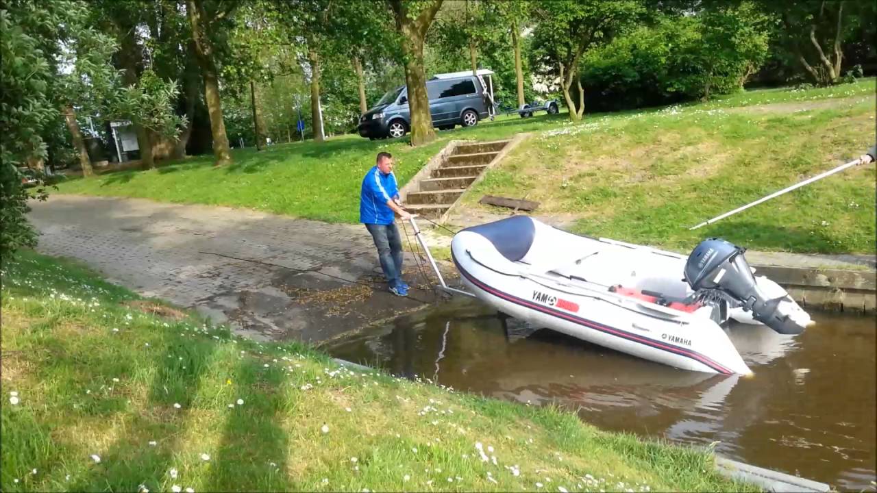 Schlauchboot Yamaha Yam340s mit 15PS Aussenborder F15CMH aus dem Wasser ziehen