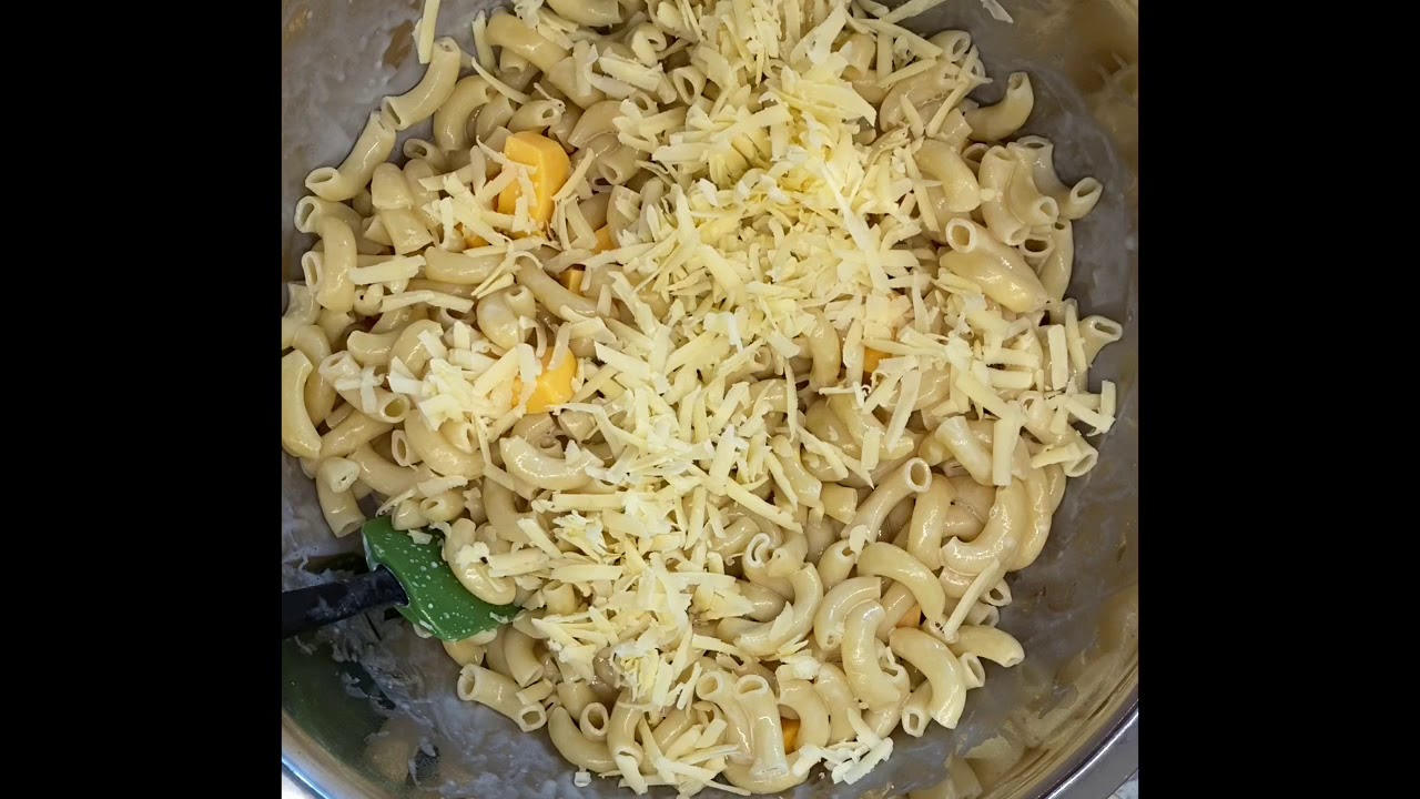 Magnolia Table Becki’s Mac & Cheese - YouTube
